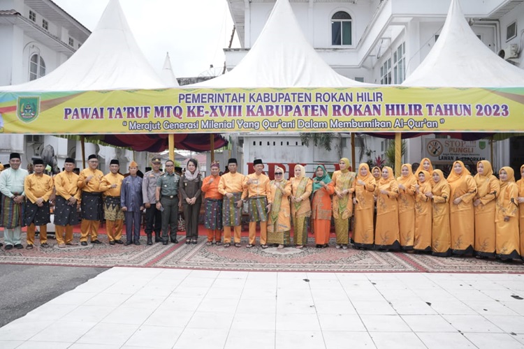 Bupati Afrizal dan Wabup H. Sulaiman Lepas Ribuan Peserta Pawai Ta'aruf MTQ XVIII Rohil