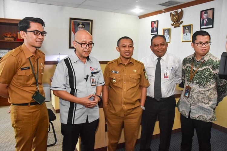 Dikunjungi Kepala OJK Riau, Wabup Bengkalis Minta Sosialisasi agar Masyarakat tak Tertimpa Masalah Pinjol