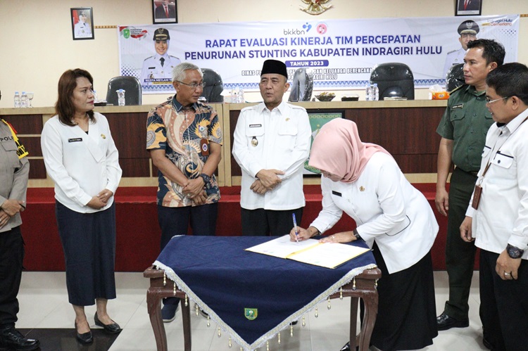 Wabup Inhu Buka Rapat Evaluasi TPPS, Rika: Kejar Target Penurunan Stunting