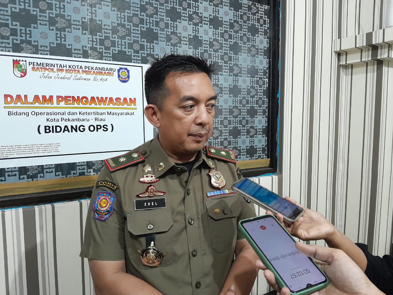 Izin Kedaluwarsa, Satpol PP Pekanbaru Bakal Bongkar Puluhan Tiang Reklame
