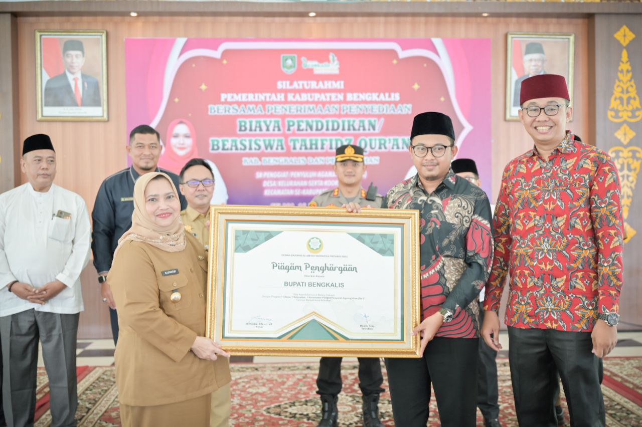 Bupati Bengkalis Kasmarni Menerima Anugerah Sebagai Kepala Daerah Pendukung Dakwah