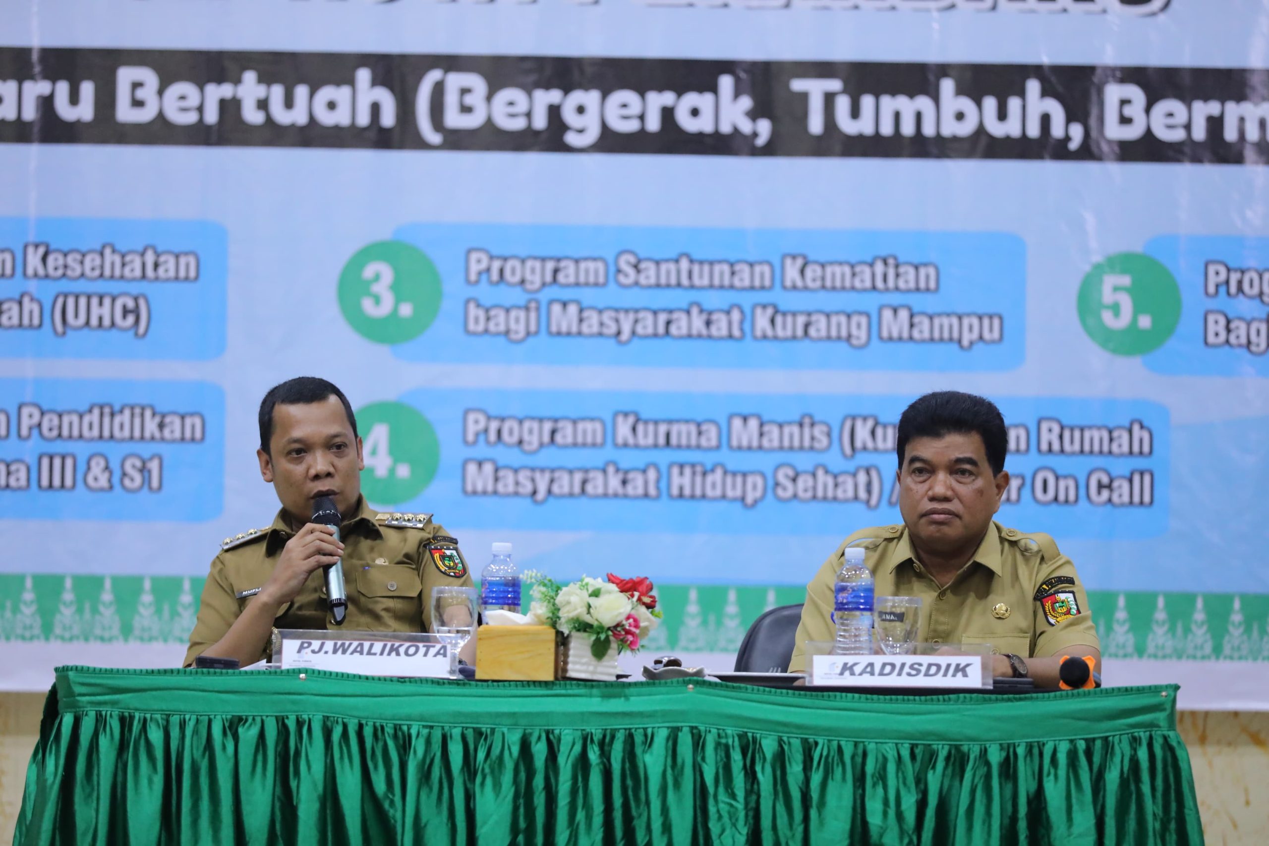 Kumpulkan Seluruh Kepala Sekolah, Pj Wali Kota Pekanbaru Minta Peningkatan Raport Pendidikan