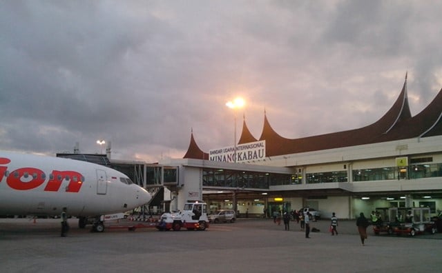 Kembali Jumat Siang ini, Bandara Minangkabau Sumbar Ditutup Akibat Erupsi Gunung Marapi