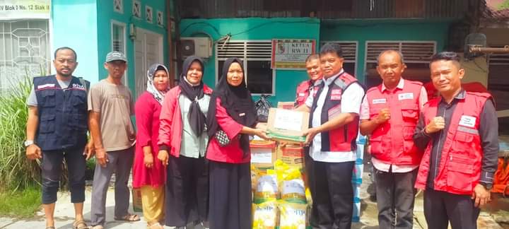 PMI Pekanbaru Salurkan Bantuan ke Warga Terdampak Banjir di Perumahan Witayu
