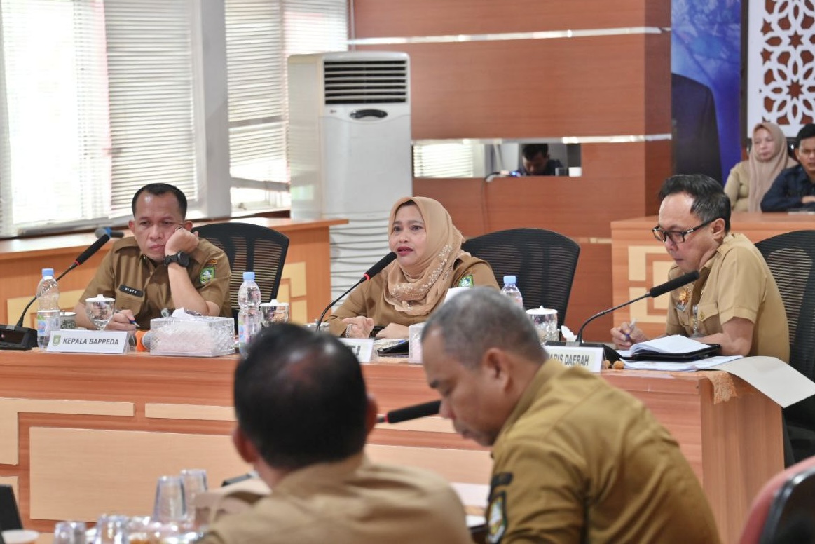 Mereview Capaian Pembangunan, Bupati Bengkalis Kasmarni Pimpin Rapat Evaluasi Kinerja TA. 2023
