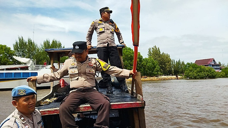 Bawa Pesan Pemilu Damai, Kapolsek Bantan dan Personil Temui Warga Pesisir Selat Malaka