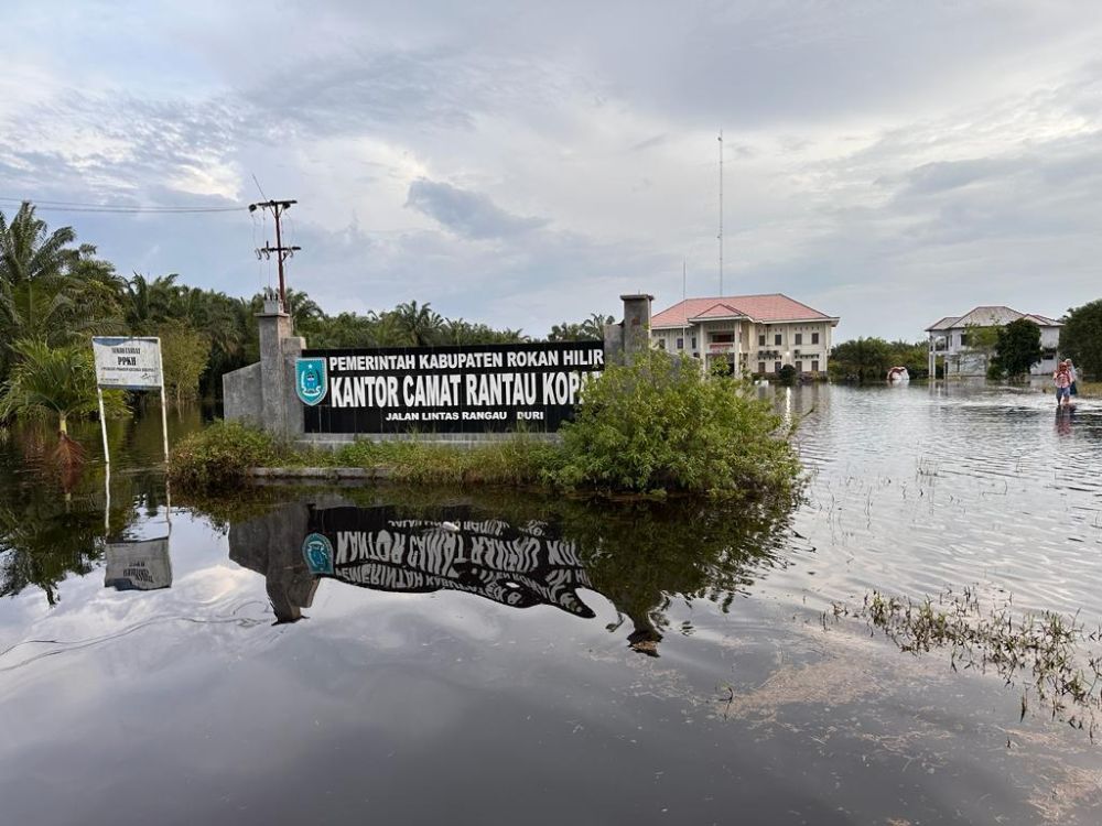 2 Kantor Camat di Rohil Terendam Banjir, Kapolres Rohil: Logistik Pemilu Ini Akan di Bawa ke Tempat Aman