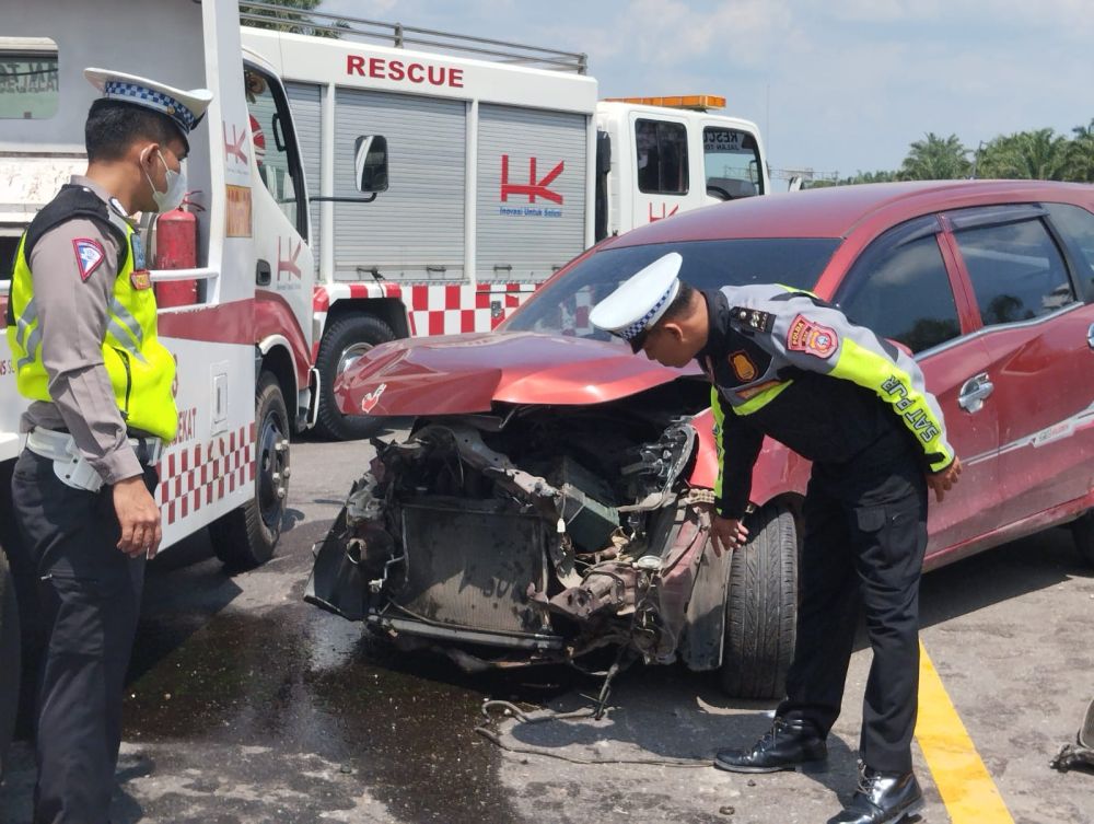 Lagi, Kecelakaan di Jalan Tol Pekanbaru-Dumai Satu Unit Minibus Rusak Parah