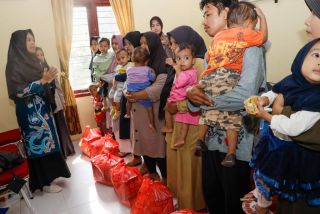 Pemerintah Kabupaten Kampar Bagikan Paket Bansos untuk Pemenuhan Gizi Penderita Stunting
