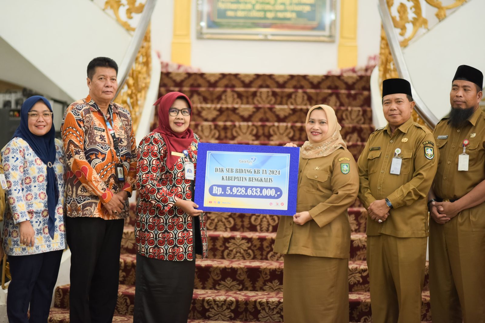 Berhasil Tekan Angka Stunting, Bupati Bengkalis Kasmarni Terima Penghargaan dan DAK dari BKKBN RI