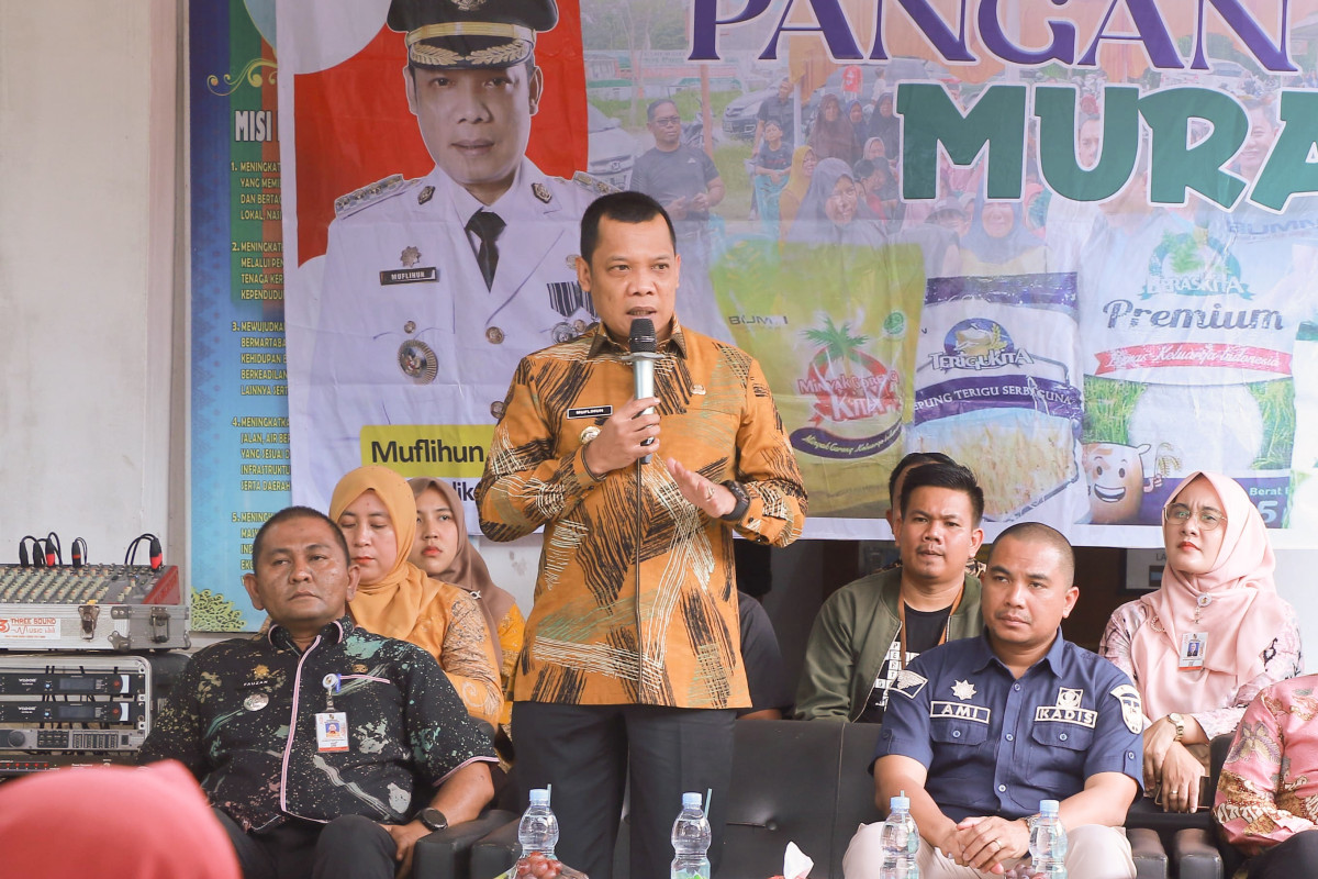 Pj Wali Kota Pekanbaru Tinjau Gerakan Pangan Murah di Kelurahan Maharatu Marpoyan Damai
