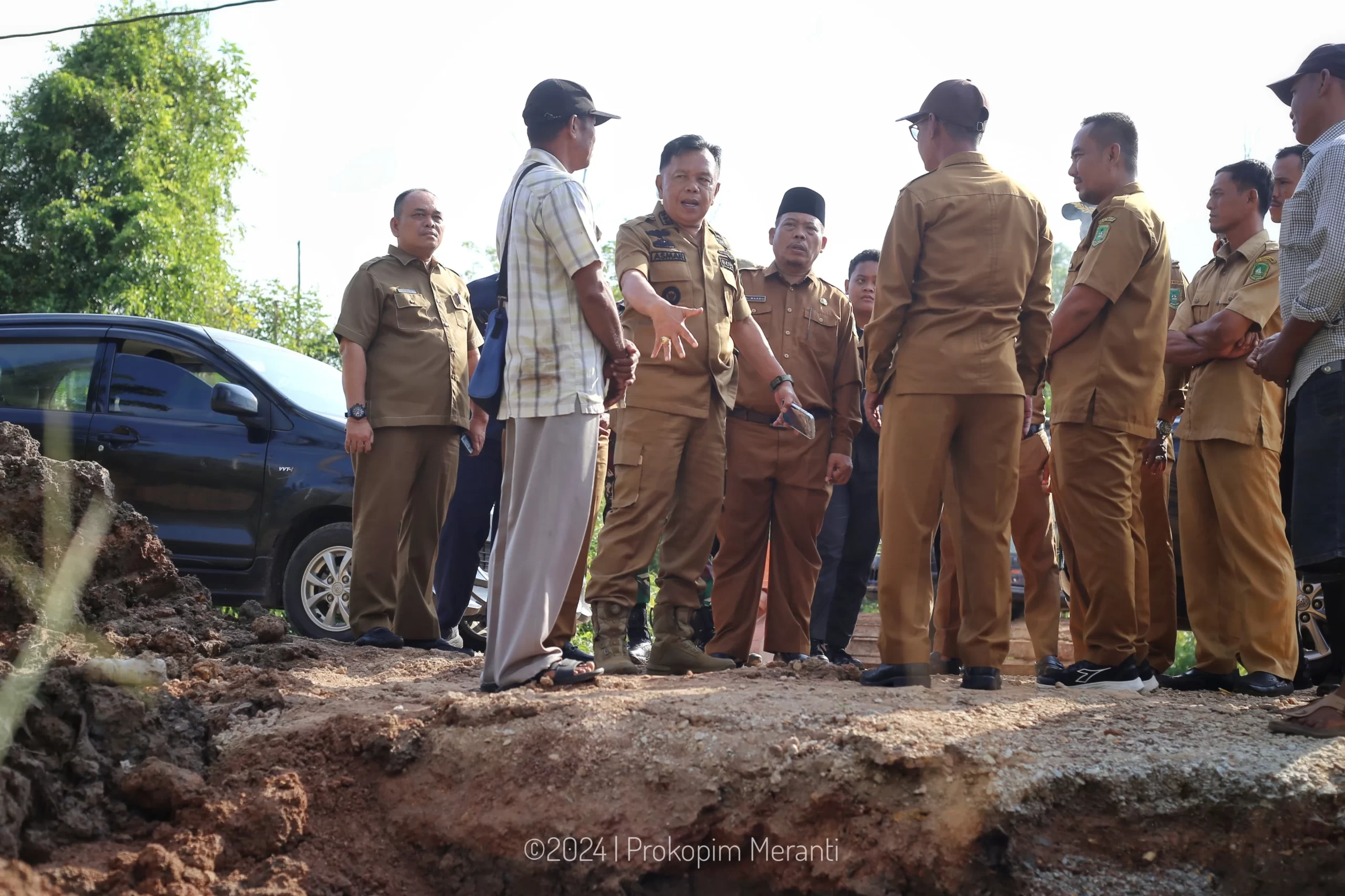 Plt Bupati Meranti Meninjau Pembangunan Jalan Poros Sungai Niur dan Tempat Pembuangan Akhir Sampah
