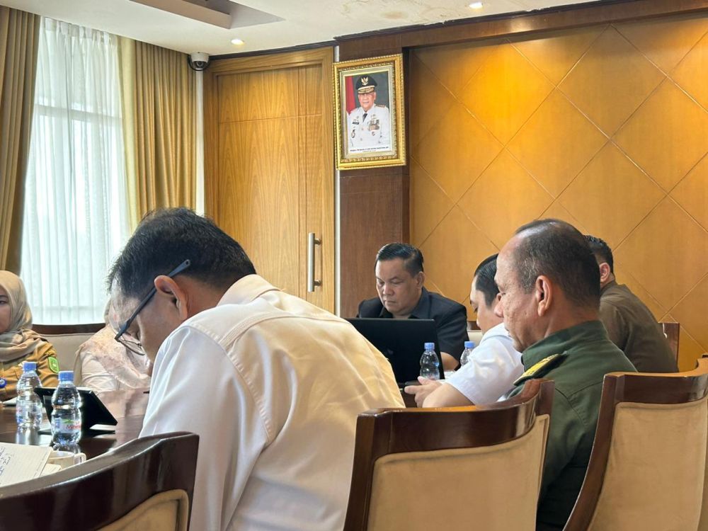 Sekdaprov Riau Rakor Bersama Irjen Kemendagri Fokus Membahas Masalah Inflasi dan Kenaikan Harga Pangan