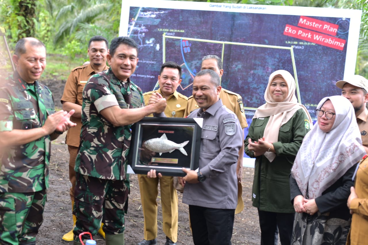 Sambut Kasdam 1 BB, Wabup Bengkalis Takjub Korem Kembangkan Biotek Mikroba 63 Dilahan TNI