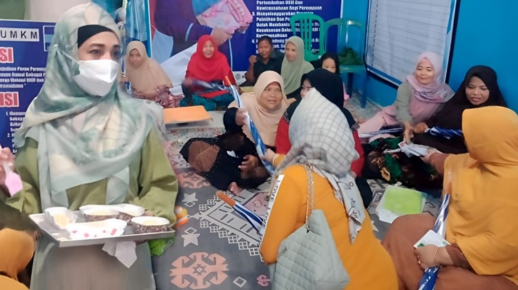 Hj. Yuliawati Gelar Pelatihan Membuat Roti Manis Bagi Perempuan UMKM Pekanbaru