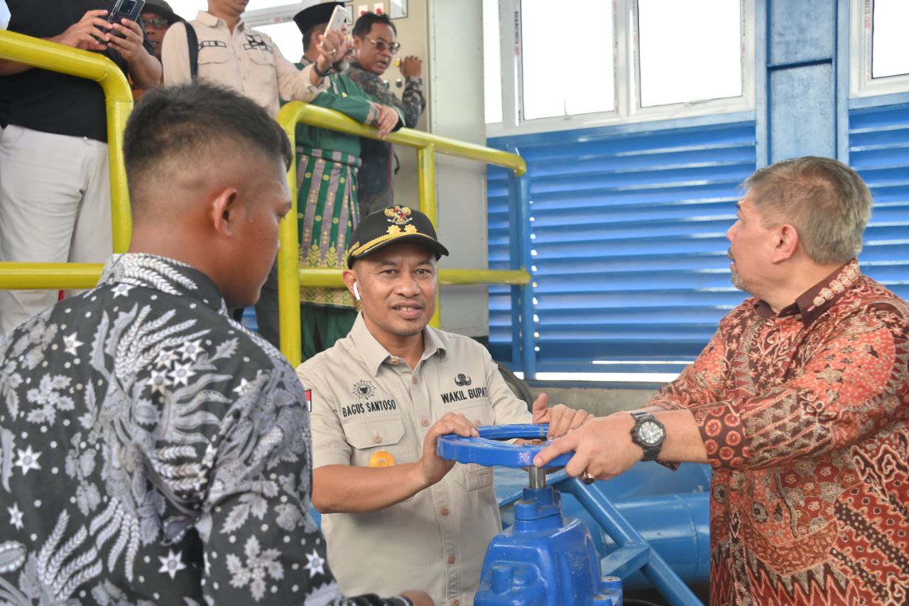 Wabup Bengkalis Bagus Santoso Uji Pengaliran Intek dan Jaringan Pipa Transmisi Penyediaan Air Baku