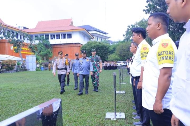 Pj Walikota Pekanbaru Ingatkan Satlinmas Koordinasi dengan TNI Polri Amankan Pemilu