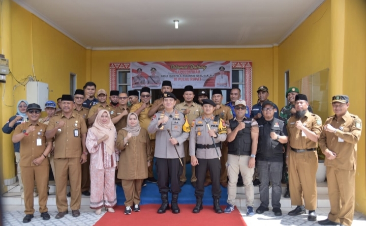 Bersama Kapolda Riau, Bupati Bengkalis Tinjau Persiapan Pemilu 2024 di Pulau Rupat