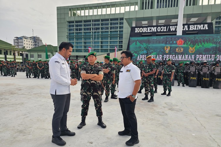Bawaslu Riau Ikut Apel Pengamanan Pemilu: Danrem 031 Wirabima Tekankan Pencegahan dan Tindakan Humanis