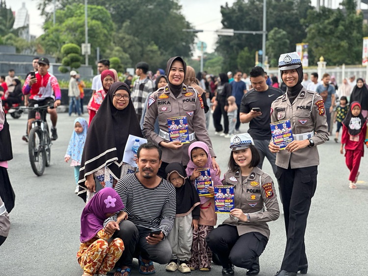 Cooling System Saat CFD, Polwan Ditlantas Polda Riau Himbau Tertib Berlalulintas dan Pemilu Damai 