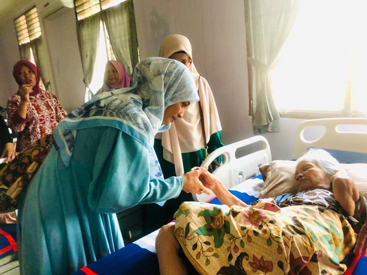HCI Riau Kunjungi Panti Sosial Khusnul Khotimah, Hj. Yuliawati: Menjalin Tali Kasih