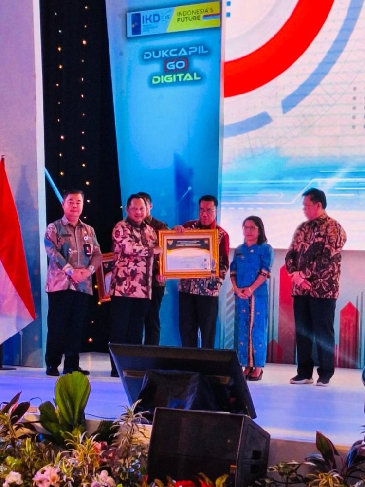Keren, Disdukcapil Kabupaten Bengkalis Raih Penghargaan Dukcapil Prima Award dari Mendagri