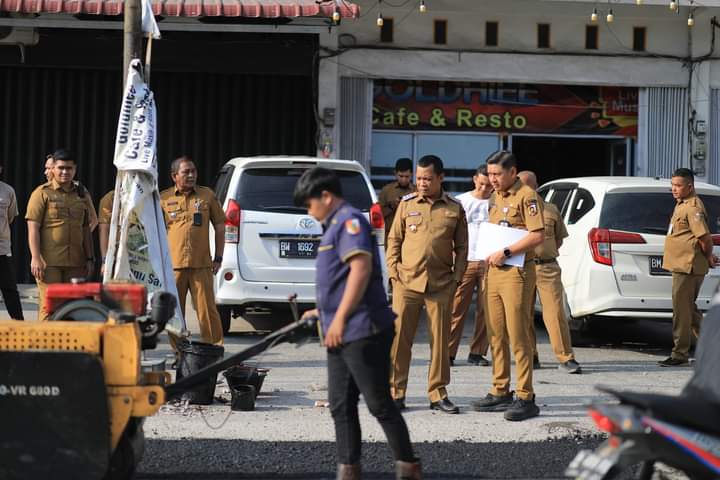 PUPR Pekanbaru Sudah Tambal Sulam Ratusan Titik Jalan Rusak