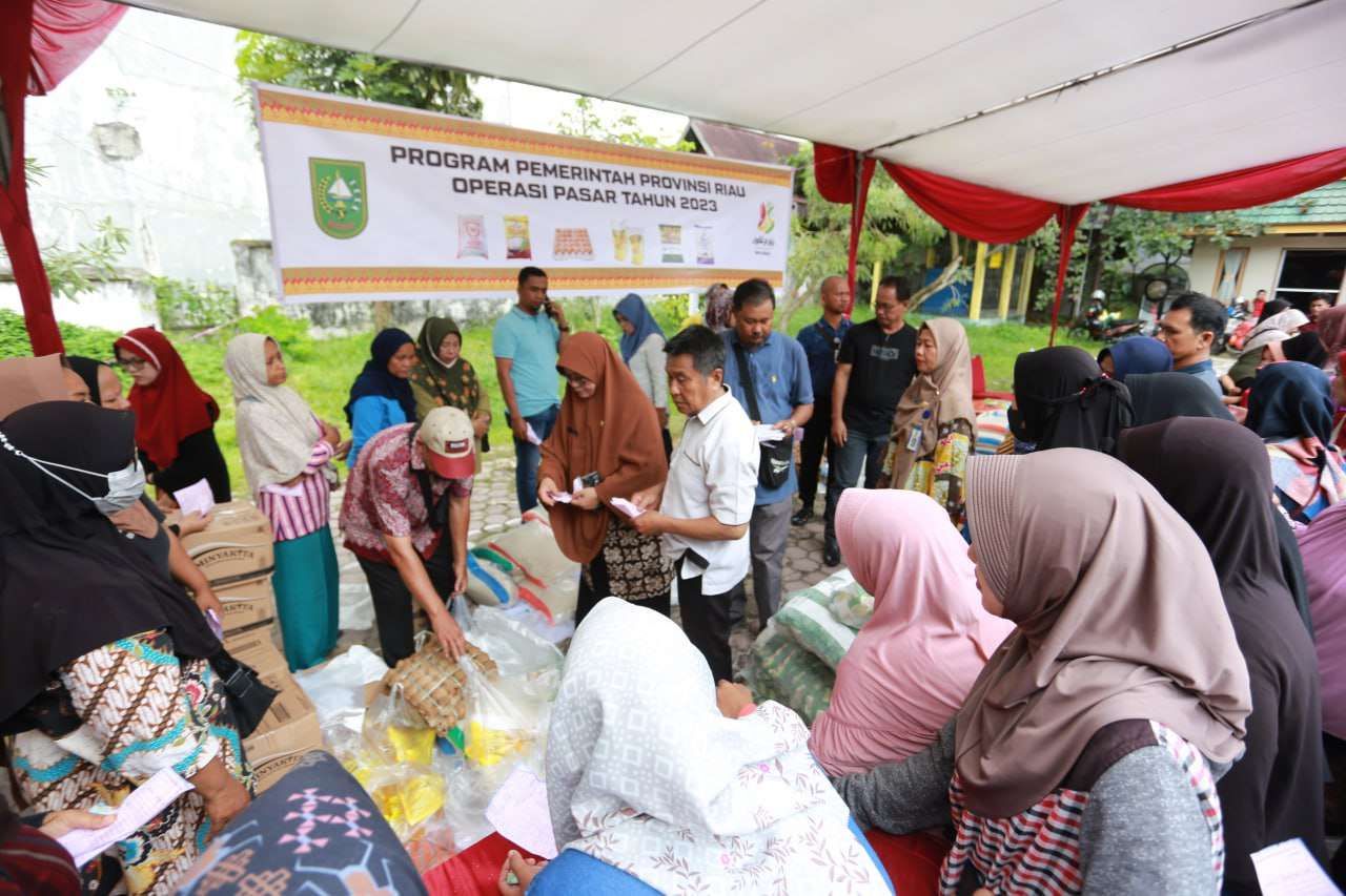 Atasi Kenaikan Harga Sembako, Pemprov Riau Gelar Operasi Pasar Murah di 5 Kabupaten/Kota