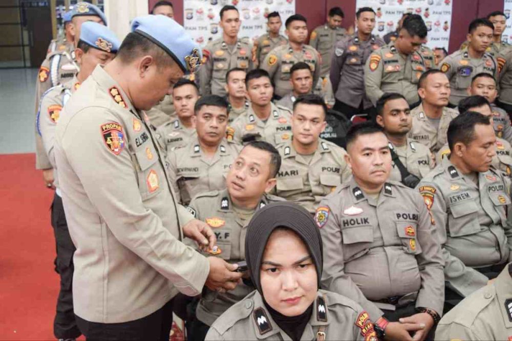 Pastikan Netral Pemilu 2024, Bid Propam Polda Riau Periksa HP Anggota Polisi