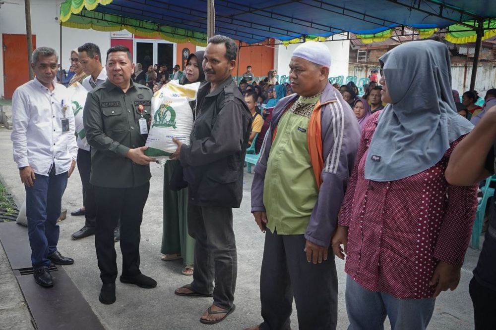Pemprov Riau Salurkan CBP Untuk 316 Ribu Keluarga Penerima Manfaat di Pekanbaru