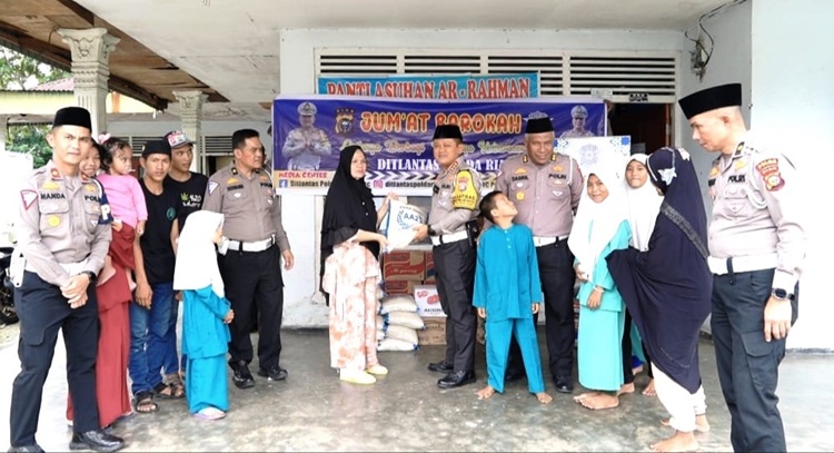 Dirlantas Polda Riau Serahkan Bantuan Sembako ke Panti Asuhan Ar-Rahman