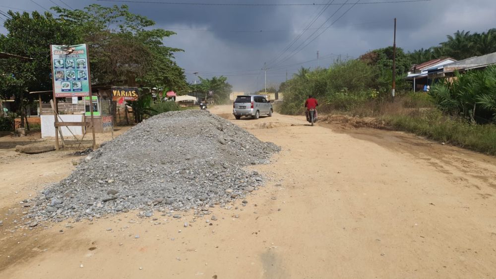 Sempat Viral di Medsos, Dinas PUPR Riau Akhirnya Perbaiki Jalan di Lindai Kec Tapung Hulu Kampar