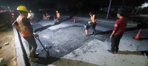 Rusak Akibat Banjir, Dinas PUPR Riau Lakukan Perbaikan Jalan Sudirman Ujung