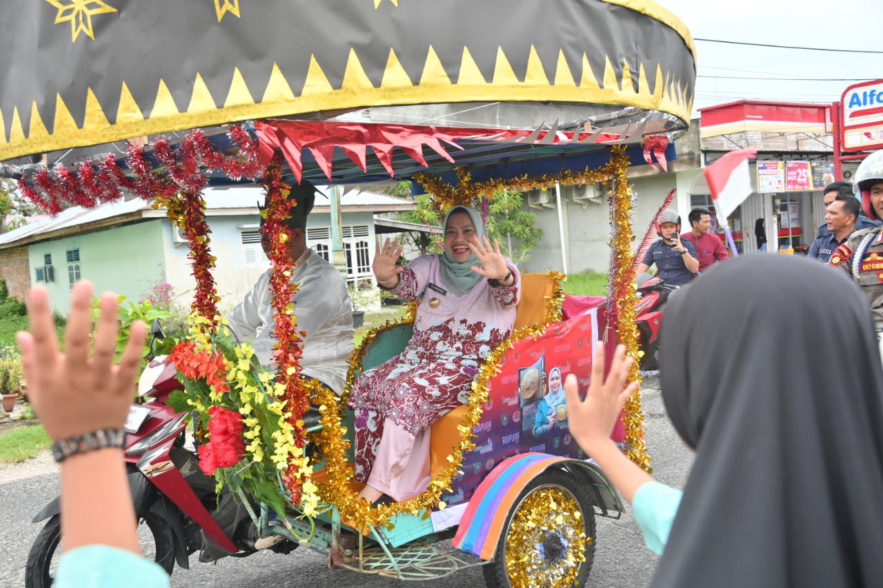 Wujud Rasa Syukur, Bupati Kasmarni Arak Piala Adipura Keliling Kota Bengkalis