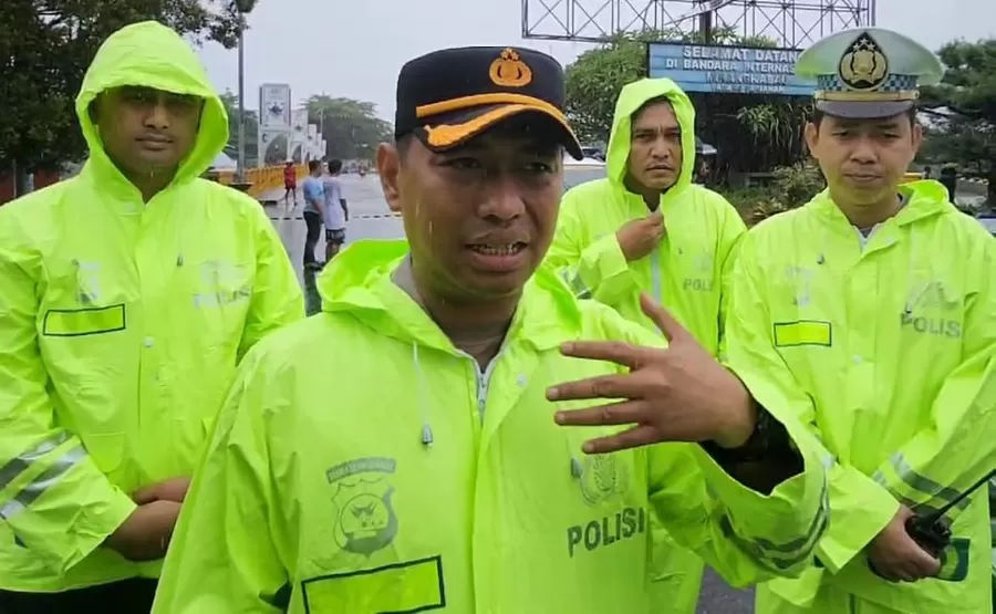 Jembatan Terancam Runtuh, Akses Jalan ke Bandara Minangkabau Ditutup