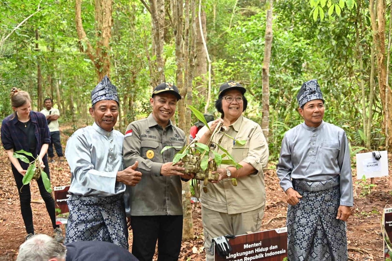 Menteri LHK RI Siti Nurbaya Hadir di Mangrove Education Centre Bukit Batu Kabupaten Bengkalis