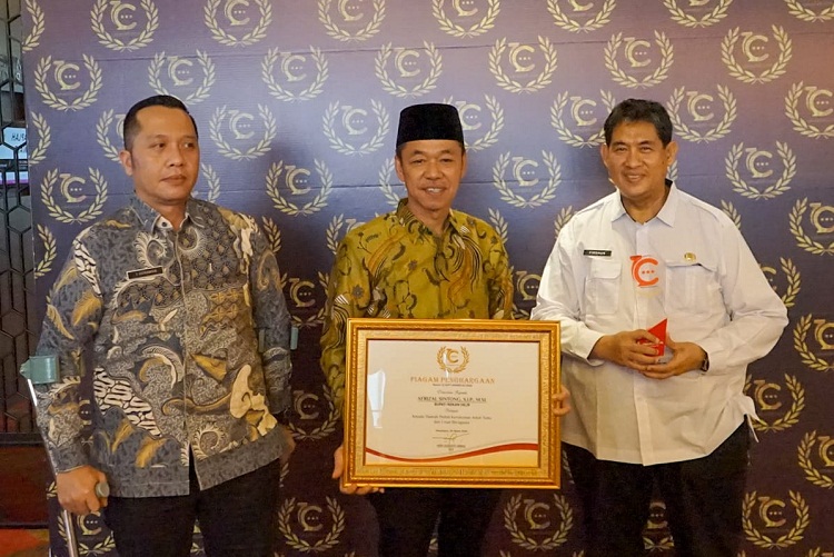 Bupati Afrizal Sintong Dinobatkan Sebagai Kepala Daerah Peduli Kerukunan Antar Suku dan Umat Beragama