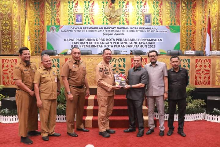 Pj Wali Kota Pekanbaru Tak Hadir, Paripurna LKPj 2023 Diskors Dua Jam