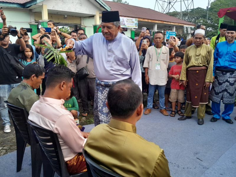 Harus Dilestarikan, Bupati Siak Alfedri Apresiasi Acara Mandi Belimau di Pinang Sebatang Perawang