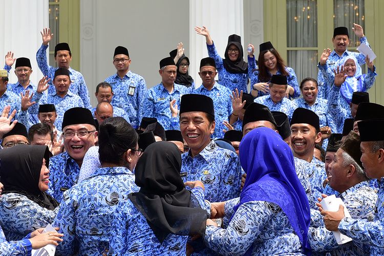 Presiden Jokowi Resmi Terbitkan Aturan THR-Gaji ke 13 PNS Tahun 2024
