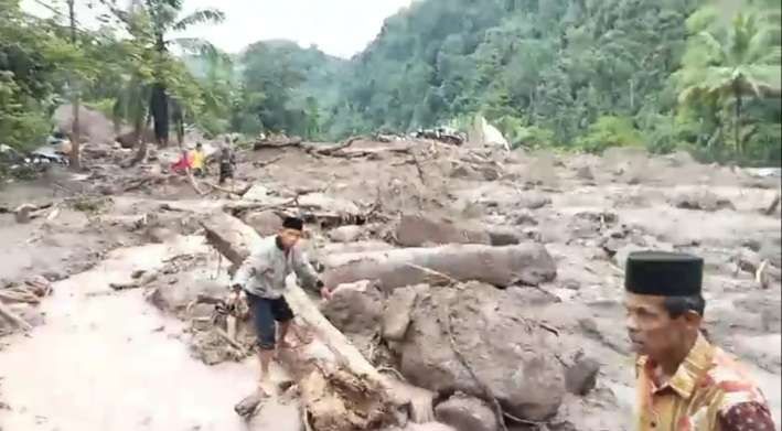 Innalillahi, Korban Tewas Tertimbun Longsor di Pesisir Selatan Sumbar Bertambah Jadi 2 Orang
