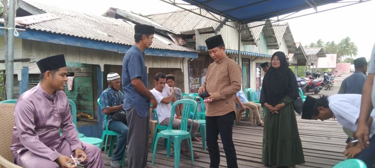Anggota DPRD Natuna Rusdi Melayat Warga Desa Pengadah