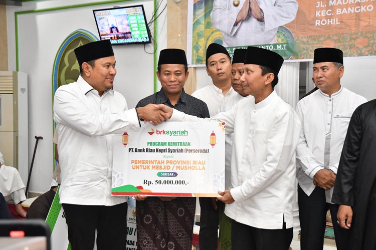BRK Syariah Bantu Pembangunan 2 Masjid dan 2 Mushalla di Rokan Hilir