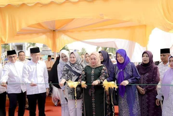 Tak Ingin Pedagang Rugi, Bupati Afrizal Himbau Pegawai Berbelanja di Pasar Ramadhan