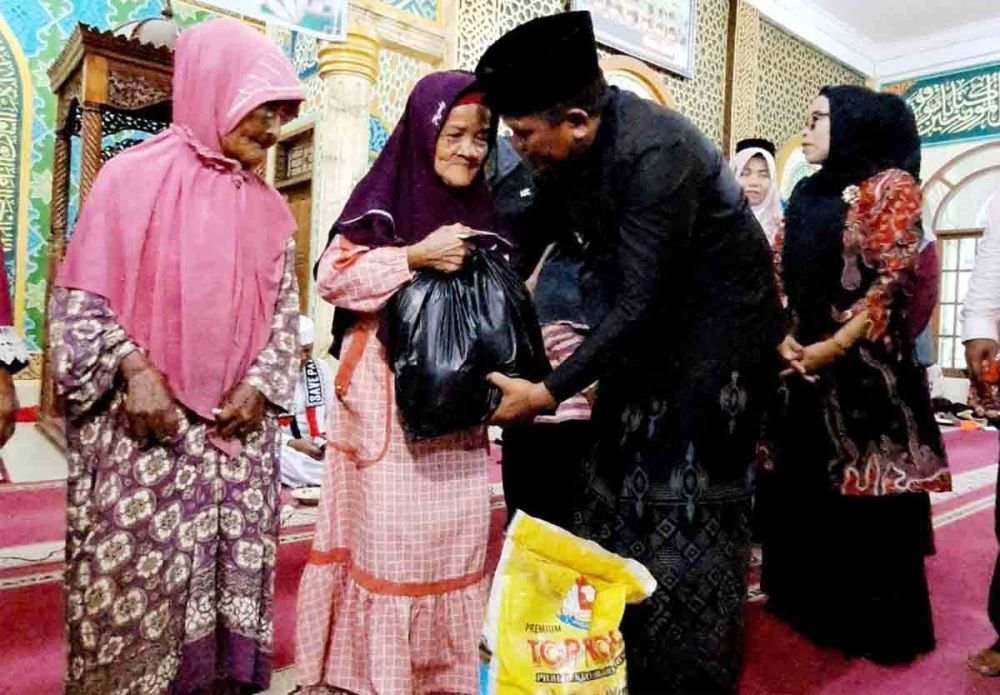 Anggarkan Rp 15,9 M, Pemkab Pelalawan Telah Salurkan Santunan Pada 5.300 Anak Yatim