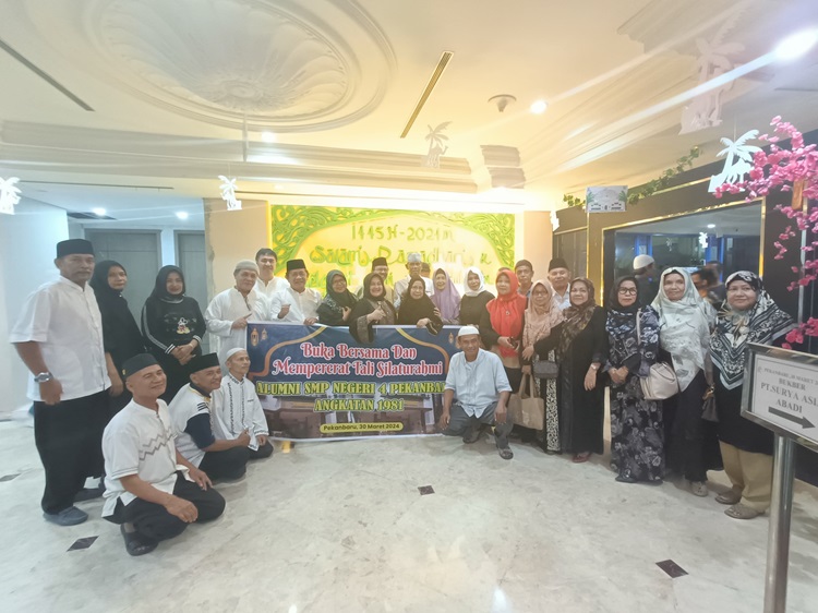 Alumni SMPN 4 Pekanbaru Santuni Anak Yatim dan Berbuka Bersama di Hotel Furaya