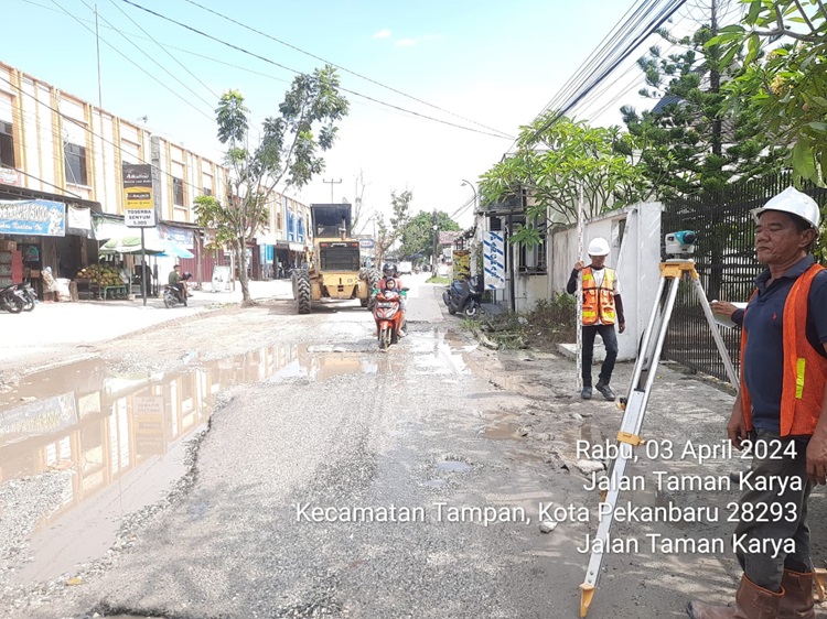 Dinas PUPR Pekanbaru Mulai Perbaiki Jalan Taman Karya