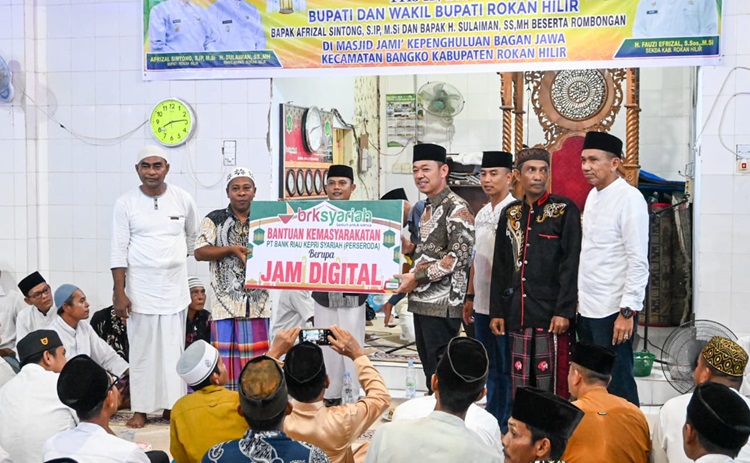Horee... Bupati Afrizal Minta Gaji RT/RW Serta Honorer Rohil Dibayar Langsung 3 Bulan