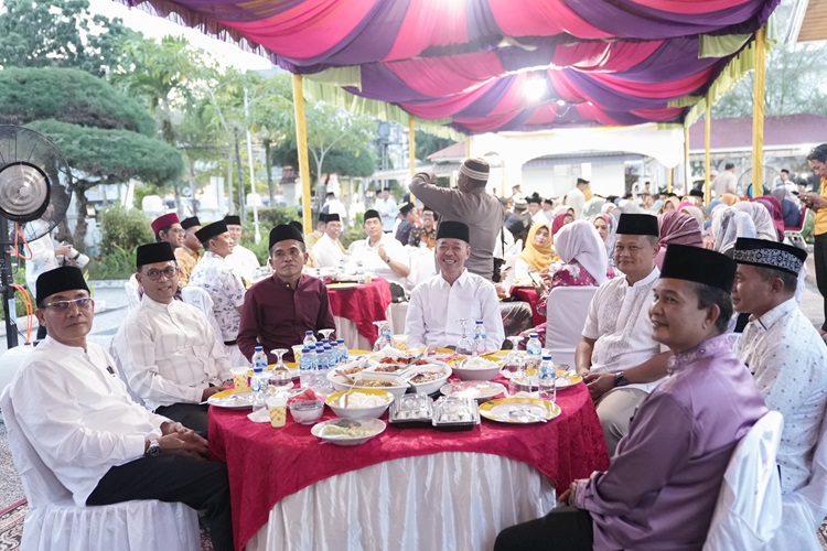 Bupati Afrizal Gelar Berbuka Bersama Forkopimda dan DPRD Rohil