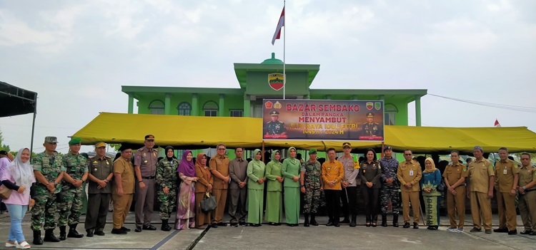 Bantu Masyarakat Sambut Idul Fitri, Kodim 0321 Rohil Buka Bazar Murah